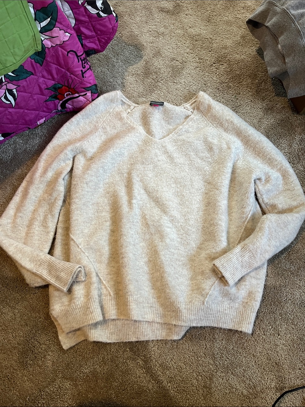 Vince Camuto Heathered Cream V-Neck Pullover